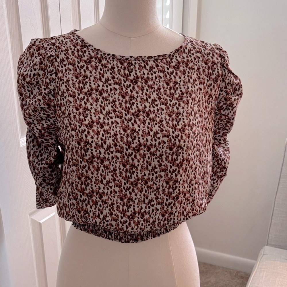 Paper Crane animal print crop top, 3/4 sleeves, smocked waist. Size Small - Picture 2 of 6